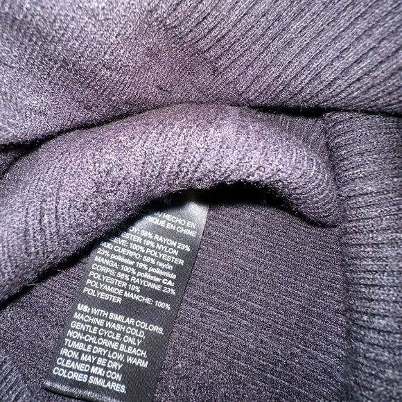 White House Black Markets Drama Sleeve Shift Dress - NWT - Size M - Picture 9 of 10